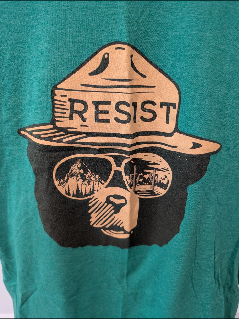RESIST Alt National Parks Graphic Tee - Kelly Green T-Shirt Medium - Picture 2 of 9